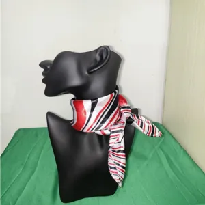 Piccolo foulard quadrato in raso di seta da donna elegante fazzoletto da collo a righe 50x50