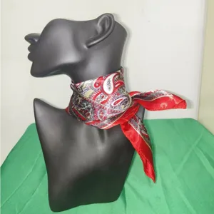 Foulard quadrato imitazione seta stampa paisley rossa elegante fazzoletto da collo