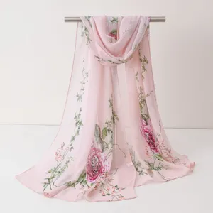 Écharpe en mousseline rose à motif floral, foulard d'été léger pour protection solaire.
