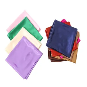 Effen kleur satijnen vierkante sjaal, zijdezachte hoofddoek en stijlvolle nek sjaal voor dames.