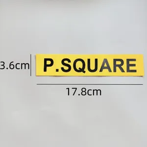 Langer gelber Stoffaufnäher mit schwarzen P.SQUARE Buchstaben, ideal für DIY-Jacken und Taschen.