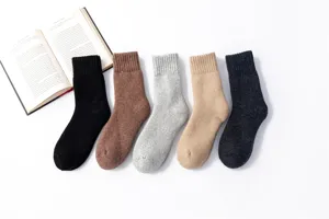 Dicke Herren Wollsocken Detailansicht mit fünf einfarbigen Thermo Wintersocken Modellen.