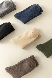 Men's thick thermal woolen socks, winter outdoor sports warm looped bottom mid-calf socks.