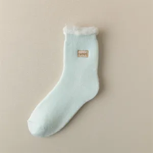 Thickened warm winter socks for women, plush cuff mid-tube fuzzy floor socks for cold days.