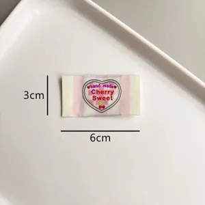 Étiquette en tissu DIY rose à carreaux cœur cerise faits main accessoires de couture 3x6cm