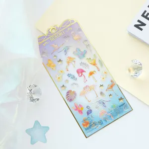 Detailaufnahme des NEKONI-Epoxidharz-Stickerbogens mit niedlichen Flamingos und Glitzerelementen.