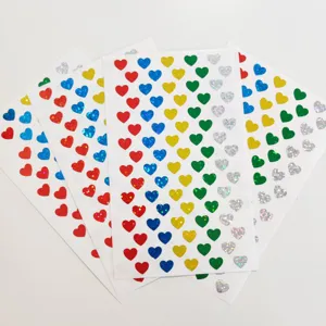 Vue detaillee d'autocollants coeur pailletes, decors adhésifs scintillants pour agenda tel.