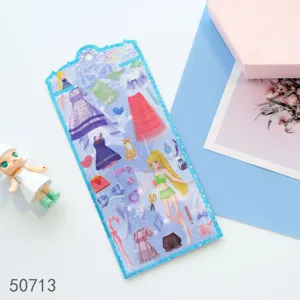 PVC Anzieh-Stickerbogen mit süßem Anime-Mädchen und modischen Prinzessinnen-Outfits.