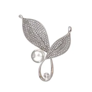 Detailed view of the elegant leaf rhinestone pearl brooch, showcasing exquisite craftsmanship.