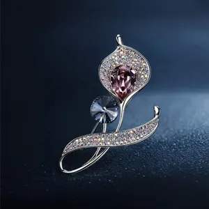 Élégante broche fleur en cristal pour femme, accessoire de mode exquis en alliage strass.