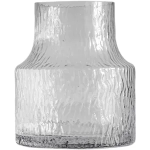 Transparente Glasvase mit strukturierter Gletscher-Optik, ideal für Blumen und Dekoration.