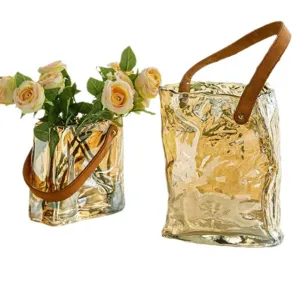 Vaso in vetro ambrato a forma di borsa per fiori e piante, bellissima decorazione casa.