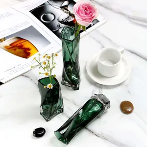 Set de floreros de vidrio retorcido verde nordico, florero decorativo moderno para mesa.