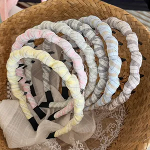 Dopamine plaid hair hoop with teeth for women, anti-slip fabric wrapped hair band accessory.