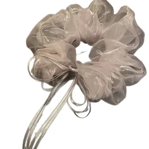 Elegante organza haarscrunchie met lange linten, grote transparante roze haarband voor vrouwen.