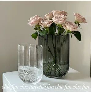 Vase en verre nordique transparent a rayures verticales pour decoration de salon chic