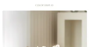 Glasvase Blumen Detailaufnahme, elegante Inneneinrichtung, moderner minimalistischer Stil.