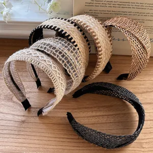 Serre-tête large tissé en paille bohème pour femmes, accessoires de cheveux élégants et vacances.