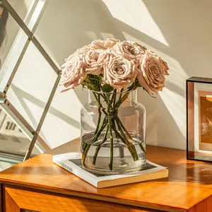 Vase en verre transparent a large col courtes roses arrangement floral deco de table moderne