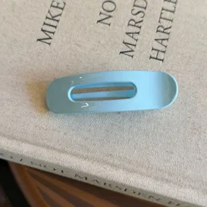 Pince à cheveux ovale bleu clair bonbon, barrette minimale mignonne pour coiffure quotidienne.