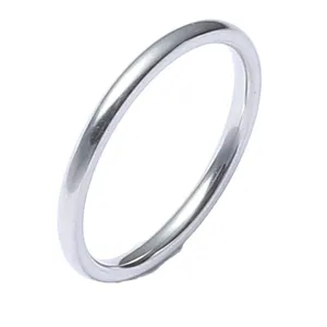 Minimalistischer glatter Titanstahl Ring für Paare, klassischer Modeschmuck für den Alltag.