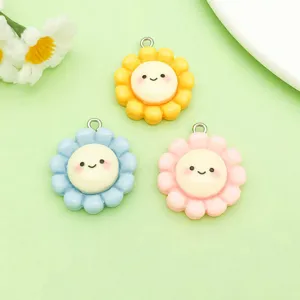 Bunte Harz süße Cartoon lächelnde Sonnenblume Anhänger Charms für DIY handgemachte Ketten Schmuck.