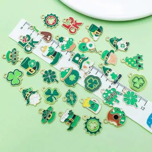Grüne Emaille St. Patricks Tag Kleeblatt Hut Metall Anhänger DIY Schmuck Basteln 30Stk