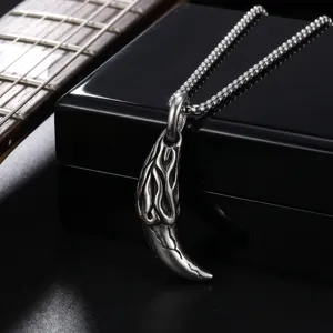 Collar con colgante de diente de lobo de acero inoxidable para hombre, estilo rock retro y chic.