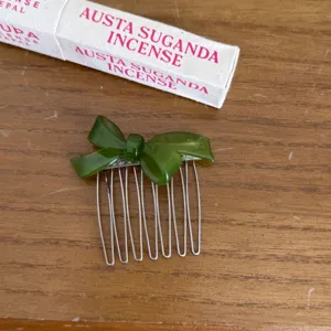 Green acetate bow hair comb, elegant versatile side hair accessory for women styling.
