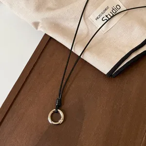 Cordón de gafas de cuero negro estilo coreano, accesorio largo minimalista y chic.