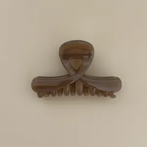 Korean glossy cross medium hair claw clip brown hair accessory for women half up styling