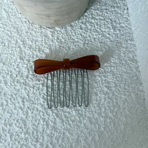Brown acetate bow hair comb detail, elegant metal teeth side insert hair accessory