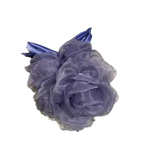 Chouchou de cheveux fleur en organza violet, attache élégante pour femmes et filles.
