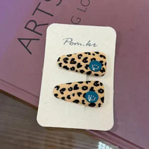 Juego de Pinces para el Pelo con Estampado de Leopardo Vintage para Mujeres Niñas Lazo de Tela Cara Sonriente Flequillo Lateral Horquilla Tocado