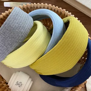 Serre-tête large en tricot pour femme, cerceaux de cheveux en tissu côtelé doux et chic.