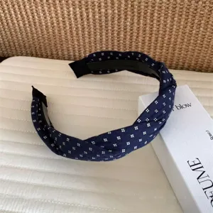 Dunkelblauer, gedrehter Haarreif mit weißen Pünktchen, vintage Stoff Haarschmuck für Damen.