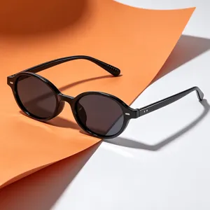 Occhiali da sole ovali retro neri per uomo e donna, elegante stile coreano quotidiano.