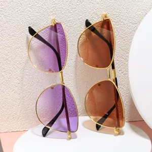 2024 Nuevas Gafas de Sol Ojo de Gato Metal Tendencia Triángulo Montura Pequeña para Mujeres