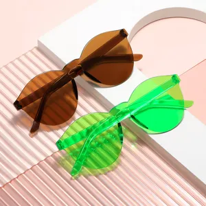 Lunettes de soleil transparentes tendance pour femmes et hommes, protection UV élégante.