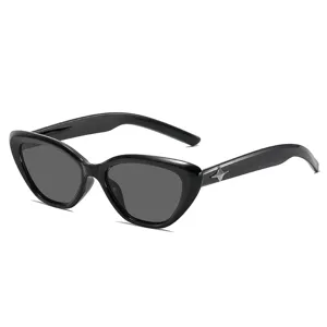 Lunettes de soleil cat-eye tendance pour femmes avec protection UV et style rétro chic.