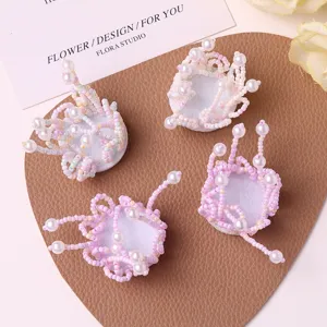 Parches de flores de cuentas hechos a mano con perlas, perfectos para ropa DIY y bolsos.