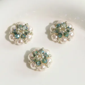 Nahaufnahme von handgemachten Perlen Kristall Perlen, ideal für DIY Schmuck und Accessoires.