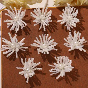 Witte parel kralen paardebloem bloem DIY accessoires detail, prachtige handgemaakte sieraden.