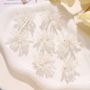 Witte kralen bloem DIY accessoires paardenbloem broche oormand handwerk componenten maken