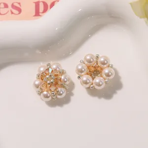 Perlen Kristall Blume DIY Zubehoer Nahaufnahme fuer exquisite Ohrringe Haarschmuck.