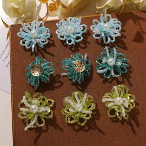 Accesorios DIY de flores de cuentas hechas a mano, broche y dijes para zapatos.