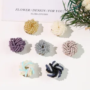 Accessori DIY di fiori di perline colorati per orecchini, forcine per capelli e scarpe.