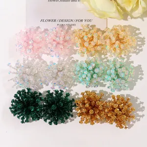 Bunte Pailletten Blumen Cluster perlenbesetzte DIY Haarschmuck und Vintage Schuhanhänger.