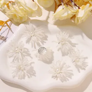 Witte parel kralen sneeuwvlok bloem DIY bedels voor broche oorbellen haaraccessoires.