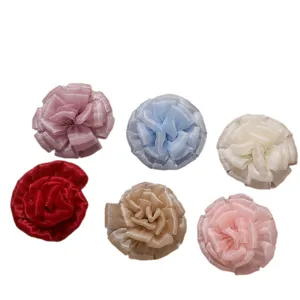 Accessori di fiori in rete multistrato, fermagli per capelli DIY e decori per abbigliamento.